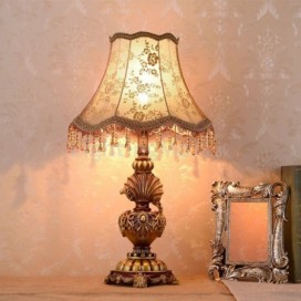 European Table Lamp Bedside Light Creative Fabric Resin Desk Lamp