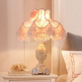European Resin Table Lamp Romantic Bedside Table Light